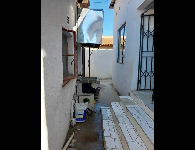 2 BEDROOM HOUSE FOR SALE IN MOROKA